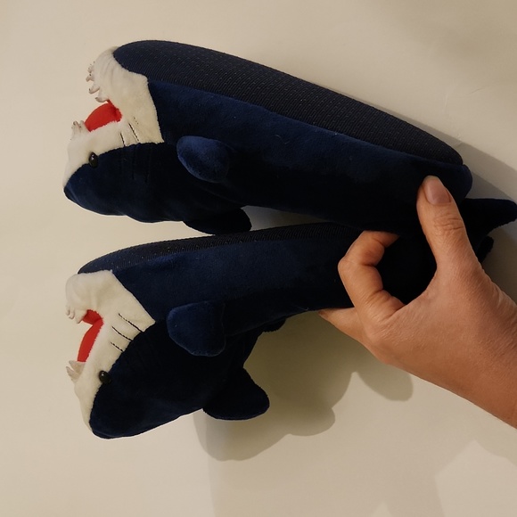 Children’s Place Shark Slippers size 1/2 - Picture 7 of 8